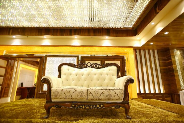 Hotel Regenta Central The Crystal