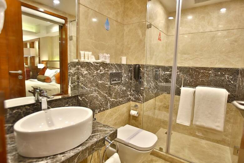Hotel Regenta Central The Crystal