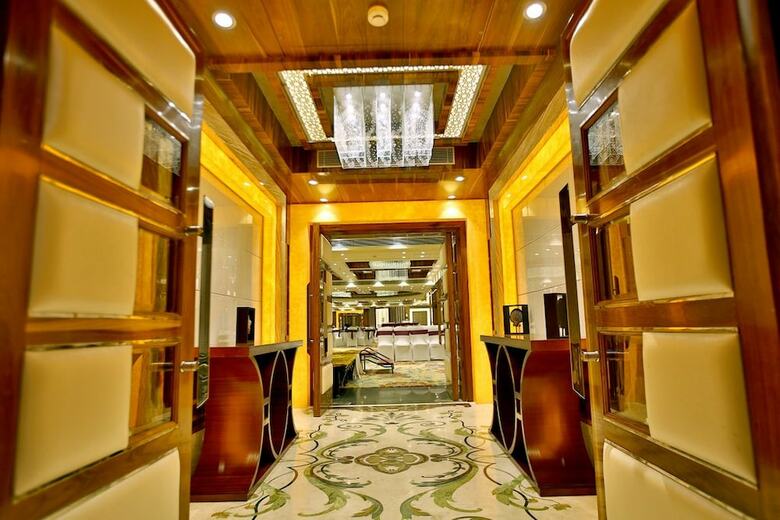 Hotel Regenta Central The Crystal
