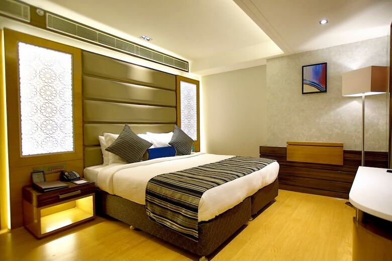 Hotel Regenta Central The Crystal