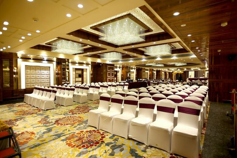 Hotel Regenta Central The Crystal