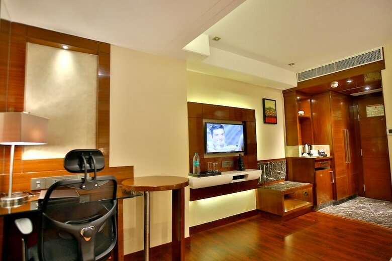 Hotel Regenta Central The Crystal