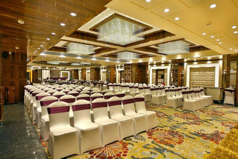 Hotel Regenta Central The Crystal