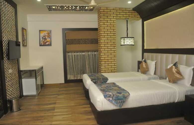 Hotel Ivory Inn