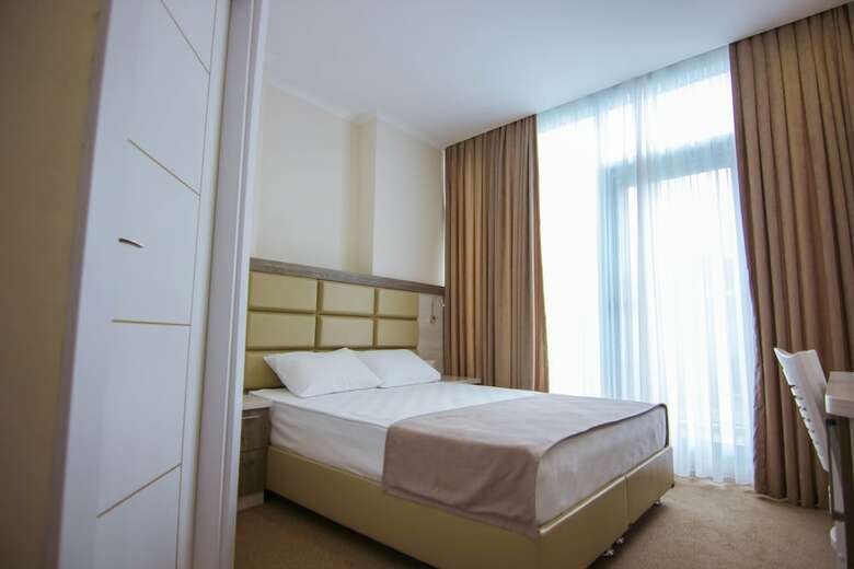 Hotel Green Glass