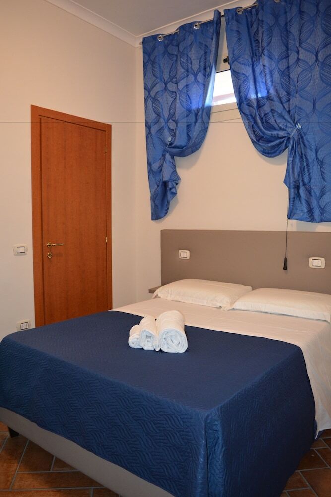 Hotel Home To Fly