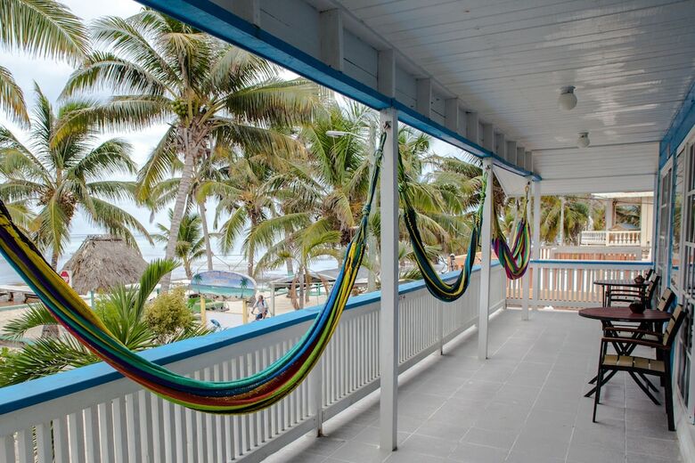 Apartamentos Aquavista Beachfront Suites