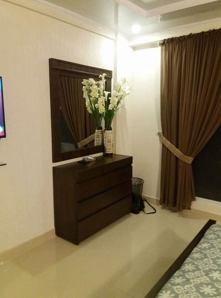Hotel Bhurban Continental Golden Suite