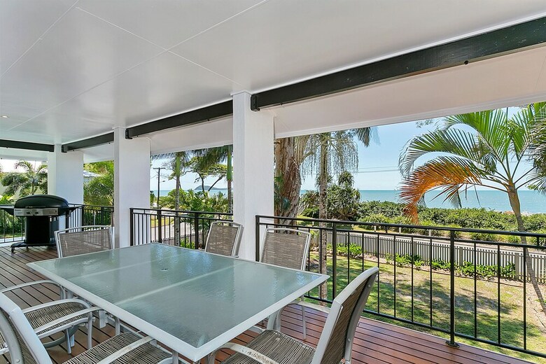 Dolce Vita Beachfront Holiday House