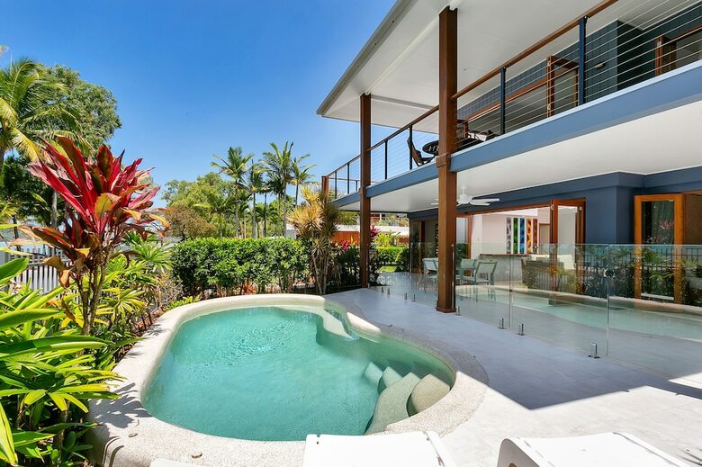 Reeflections Beachfront Holiday House