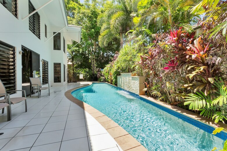 Seascape Luxury Beachfront Holiday House
