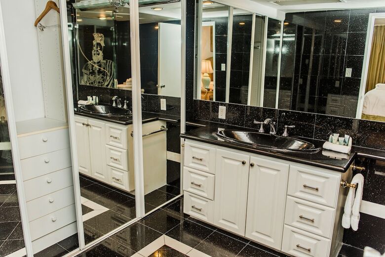 Aparthotel Alexander By Design Suites