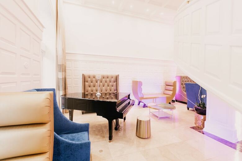 Aparthotel Alexander By Design Suites