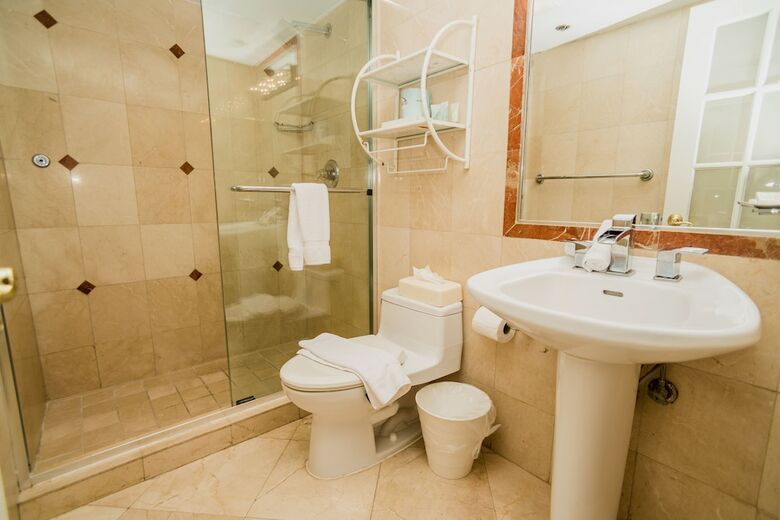 Aparthotel Alexander By Design Suites