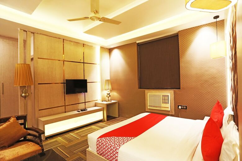 Oyo 8902 Hotel Ronald Inn