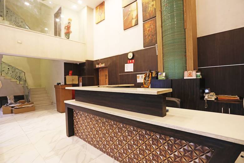 Oyo 8902 Hotel Ronald Inn