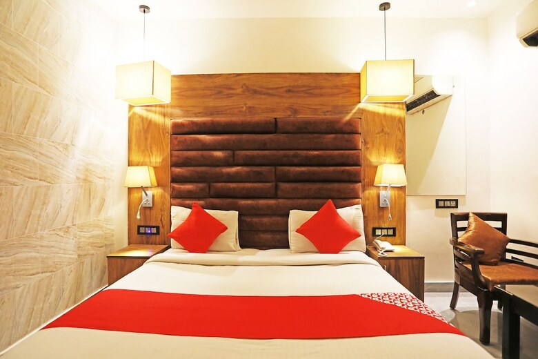 Oyo 8902 Hotel Ronald Inn