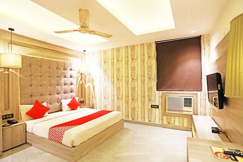 Oyo 8902 Hotel Ronald Inn