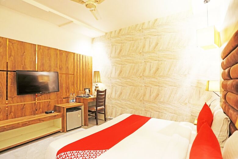 Oyo 8902 Hotel Ronald Inn