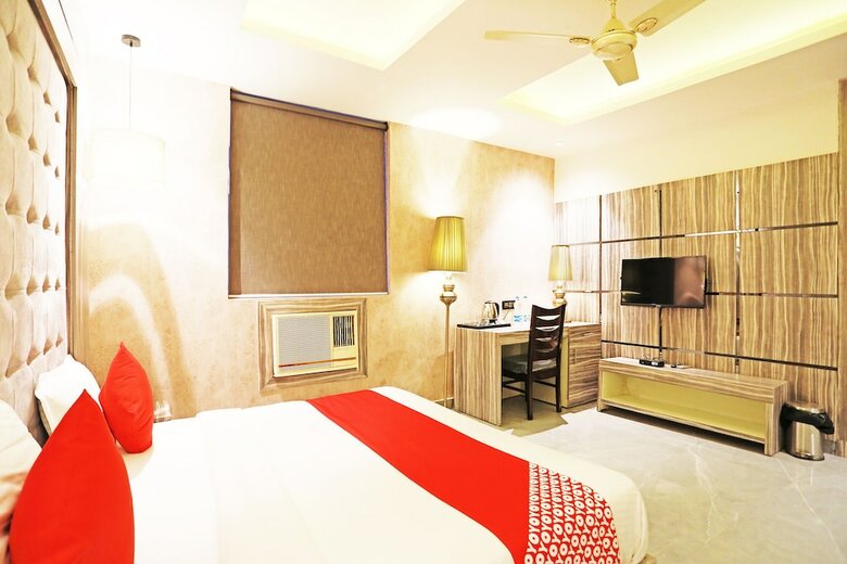 Oyo 8902 Hotel Ronald Inn