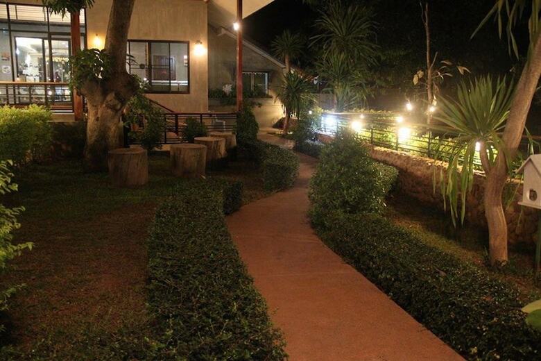Hotel Baan Alisa Bed And Breakfast