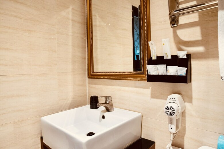 E Hotel