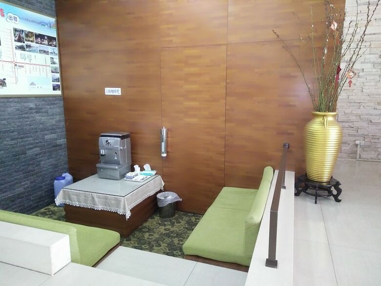 E Hotel