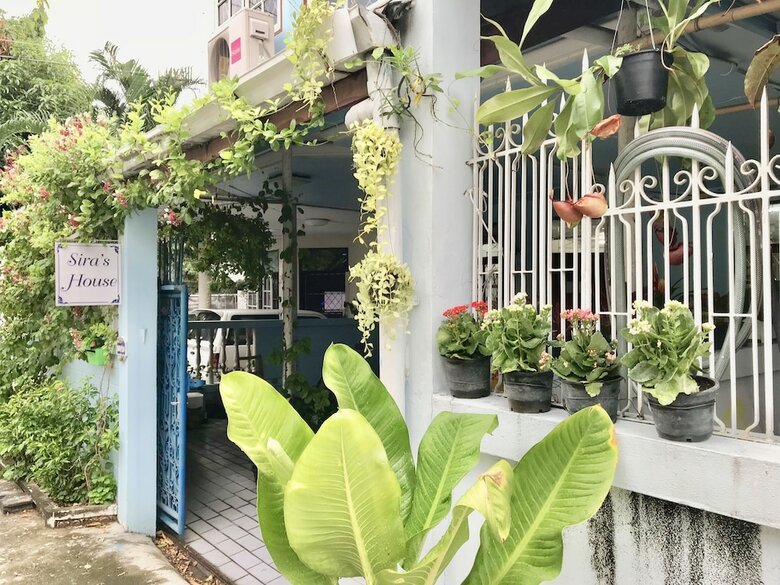 Hostal Sira?s House
