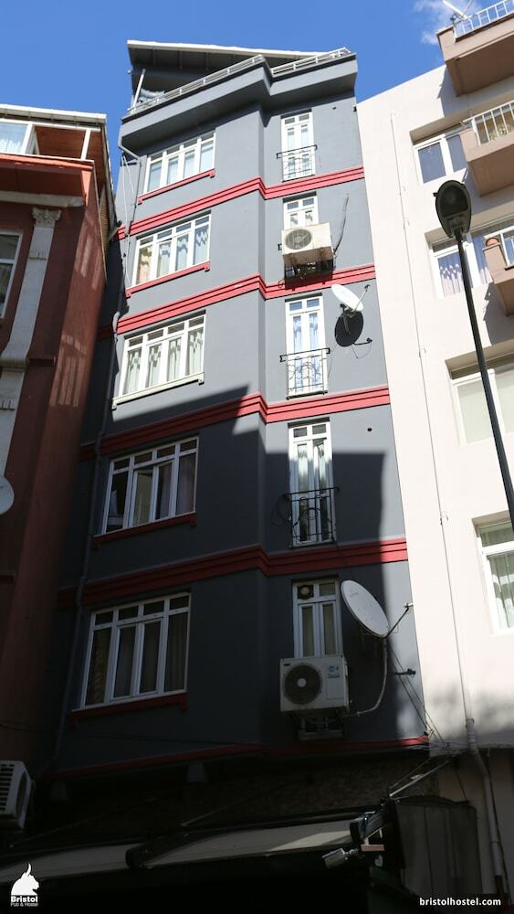 Hostal Bristol Hostel