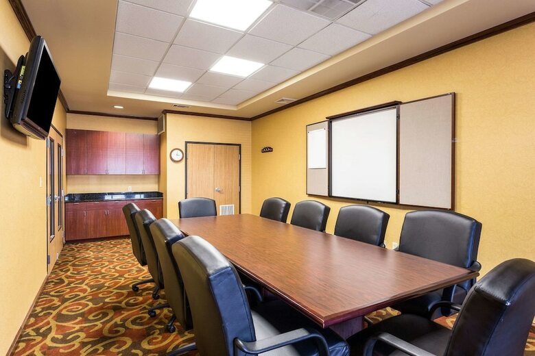 Hotel Comfort Inn & Suites