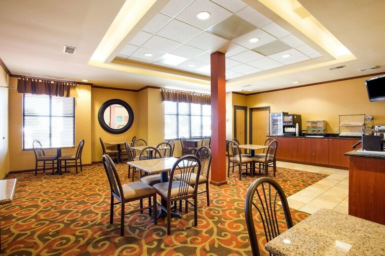 Hotel Comfort Inn & Suites