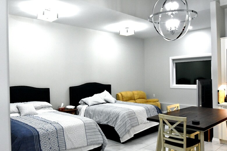 Hotel Aurora Deluxe Vacation Guest House