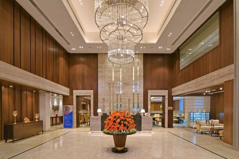 Hotel Golden Sarovar Portico