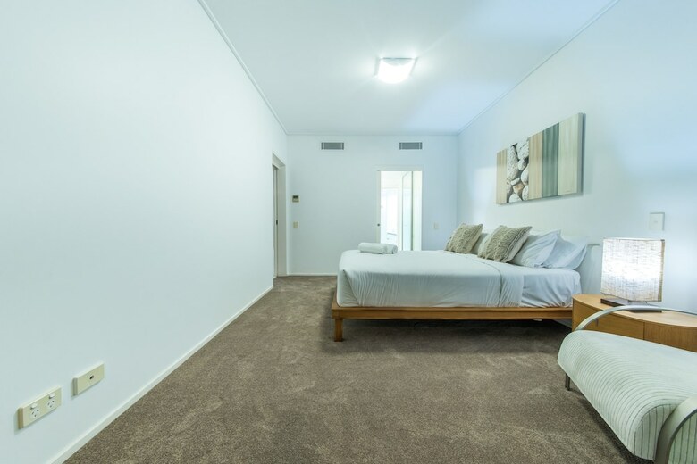 Peninsula 3 Bedroom Apartment