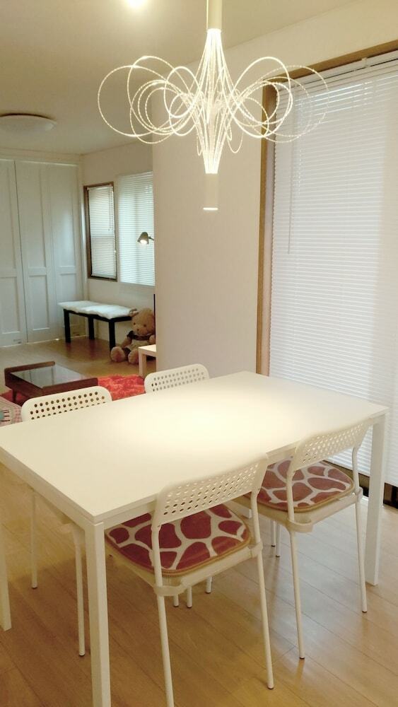 Apartamentos Rainbow Guesthouse - Caters To Women