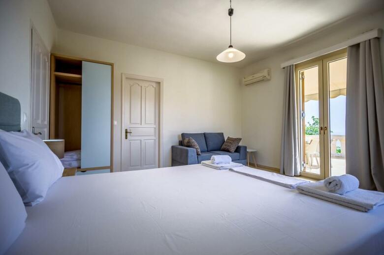 Hotel Blue Horizon Studios