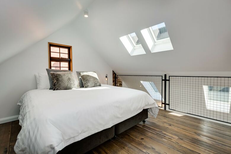 White Room Apartments