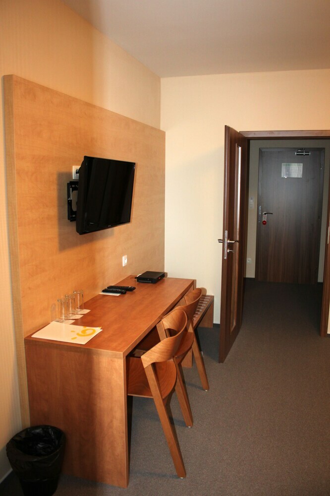 Hotel To?