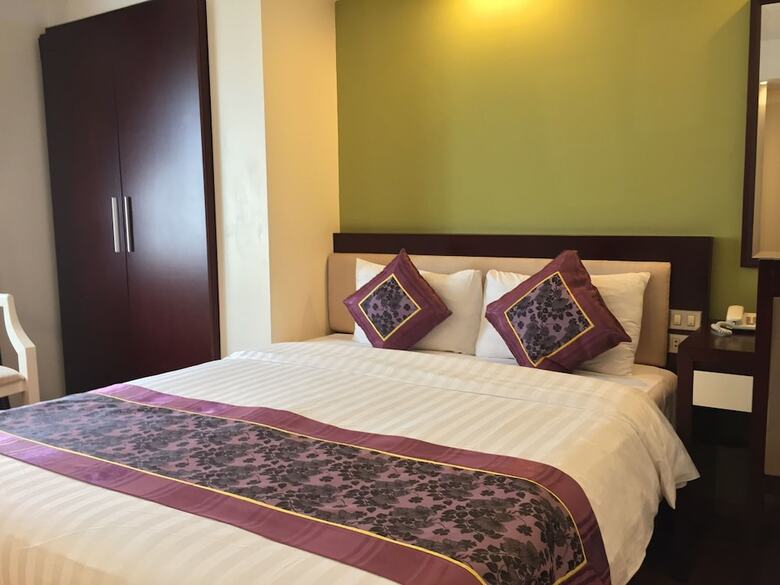 Golden Lotus Halong Hotel