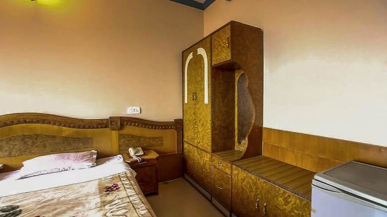Adb Rooms Hotel Sahiwa
