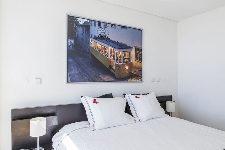 Rent4rest Lisbon 17th Floor River View Apartment