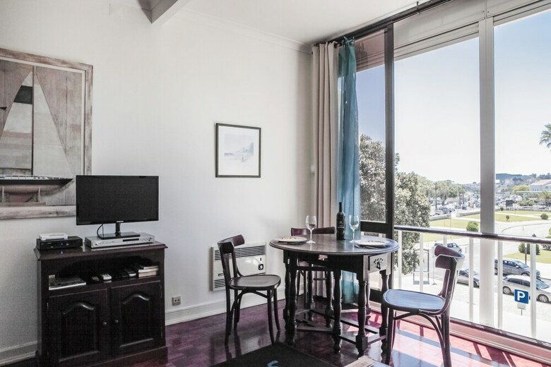 Rent4rest Estoril Beachfront Apartments