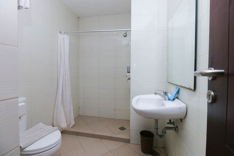 Hotel Airy Panakkukang Tree Makassar