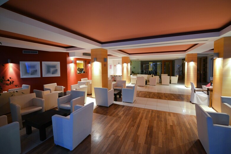 La Luna Hotel