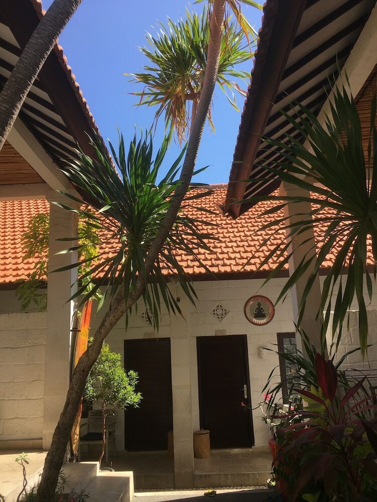 Hotel Padang Padang Breeze