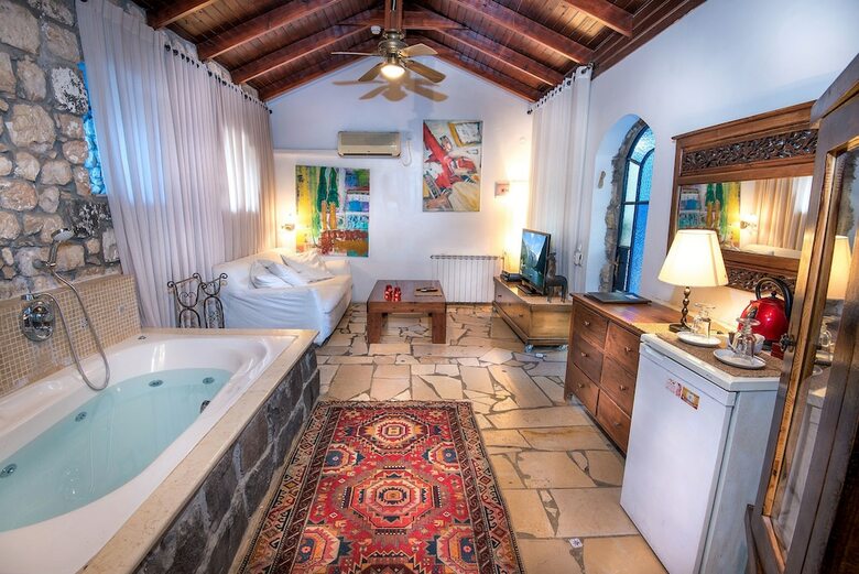 Hotel Pina Barosh Bnb