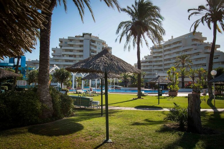 Apartamentos Holidays2benal Beach