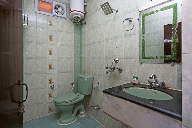Oyo 3033 Radiant Hotel