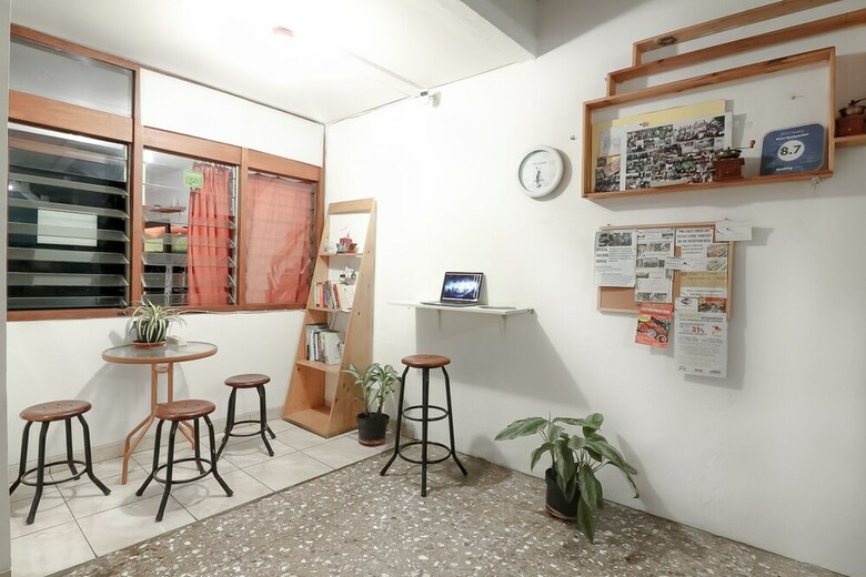 Hostal Pinisi Backpacker Hostel