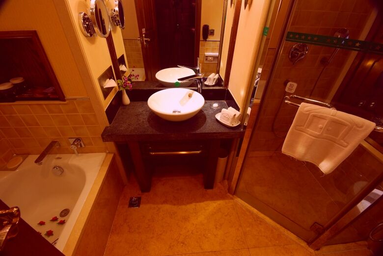 Hotel Lijiang Golden Path Hospitality